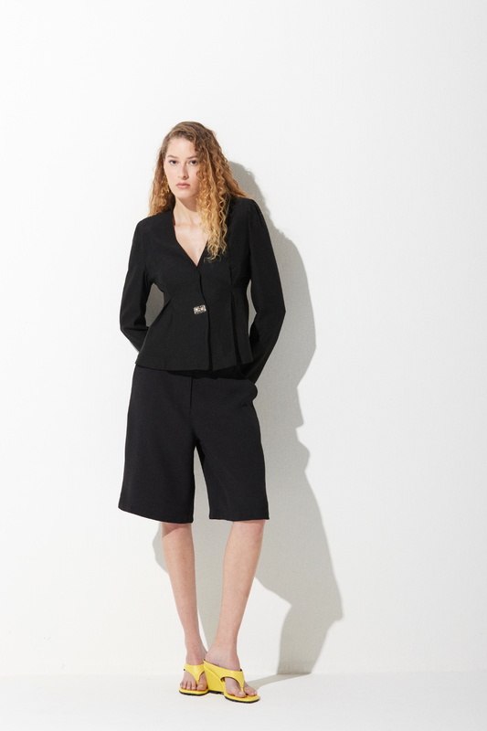 Bermuda Iara Crepe Preto